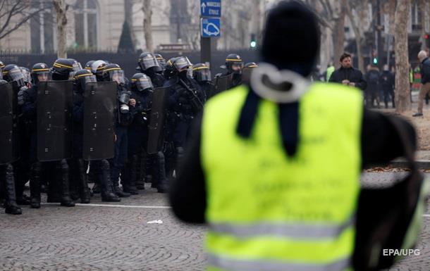 У Парижі поліція застосувала газ на акції протесту