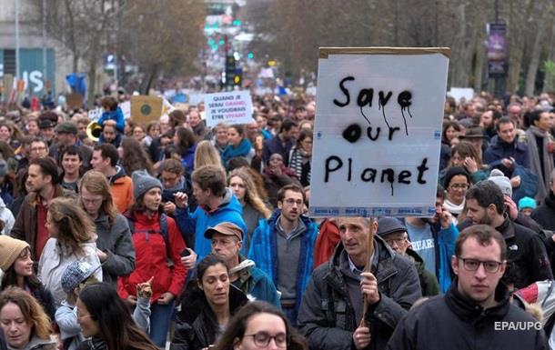 В Брюсселе десятки тысяч людей вышли на улицы в защиту климата
