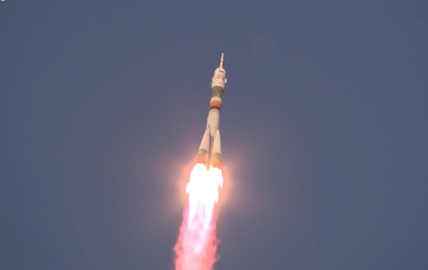 Росія запустила ракету Союз з екіпажем для МКС