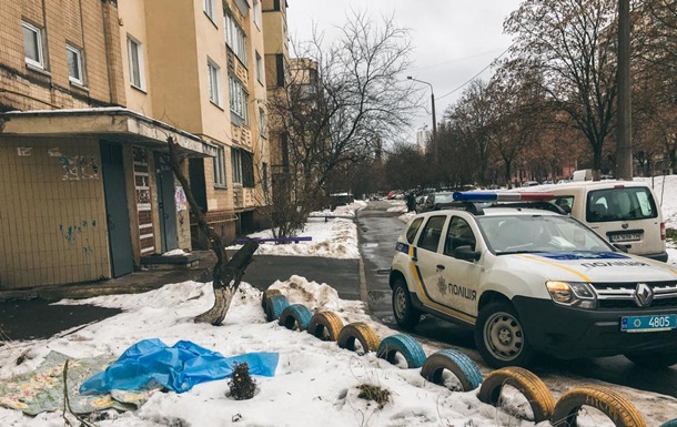 У Києві пенсіонер загинув, викинувшись з вікна