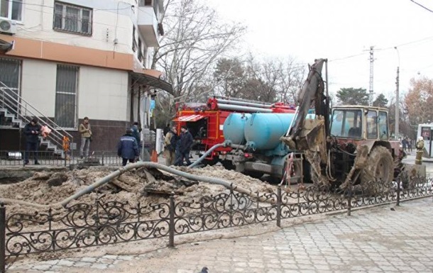 В Симферополе ликвидировали крупную аварию на водоводе − СМИ 