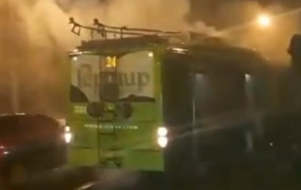 В Харькове на ходу загорелся троллейбус