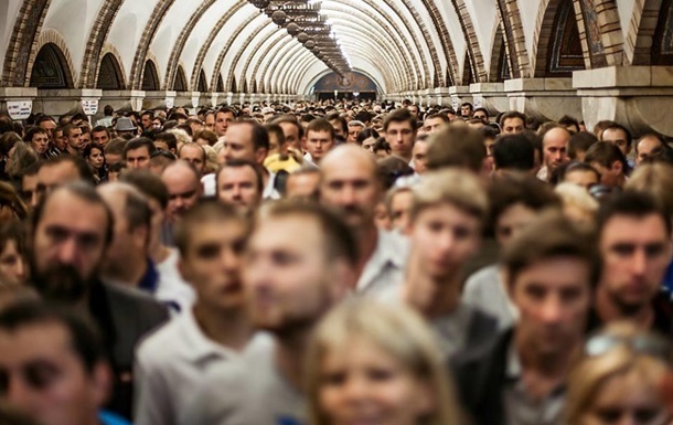 Стало известно, сколько пассажиров киевского метро пользуются жетонами