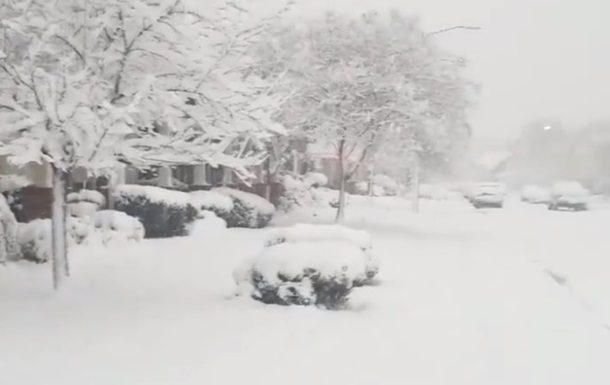 Сніговий шторм у США: без світла 380 тисяч будинків
