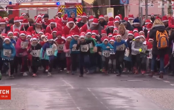 У Німеччині забіг Санта-Клаусів зняли на відео