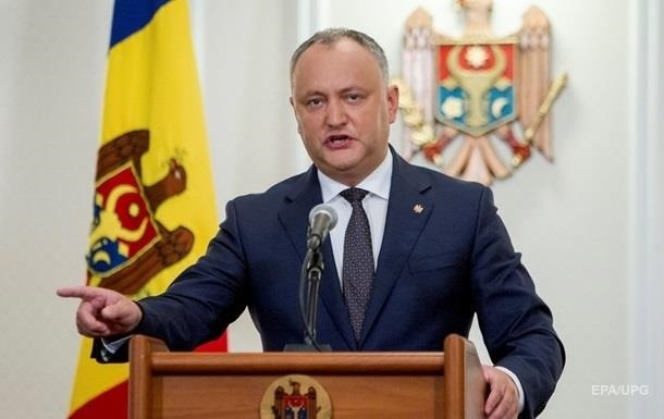 Президента Молдовы временно отстранили от должности