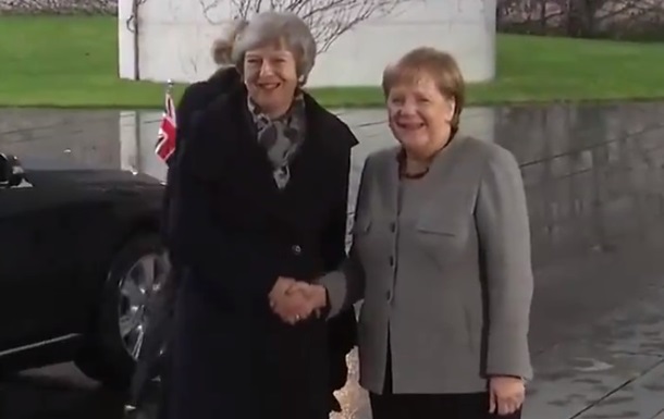 Мэй застряла в автомобиле перед встречей с Меркель