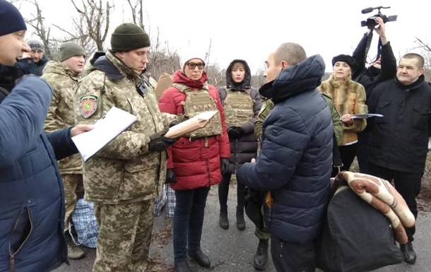 В Україну з  ЛНР  перевели 42 ув язнених