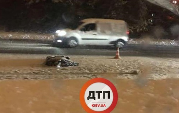 Под Киевом автомобиль насмерть сбил пешехода