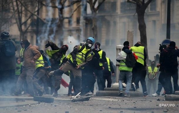 Протесты желтых жилетов во Франции: названы убытки
