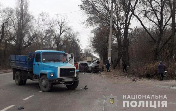 У Донецькій області через ДТП авто відкинуло на пішохода, є жертви