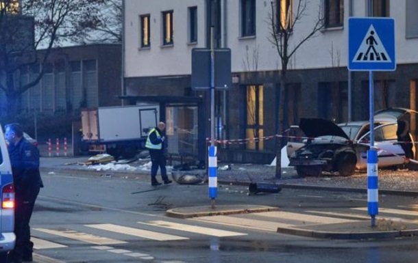 У Німеччині авто врізалося в зупинку: дев ять постраждалих