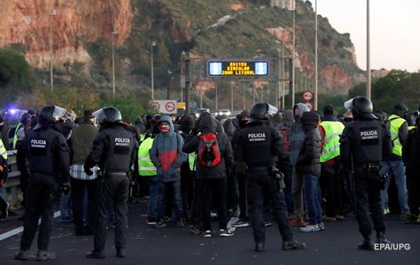 Протестувальники перекривають дороги в Каталонії