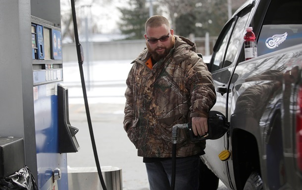 Мережі АЗС знизили ціни на бензин і дизпаливо