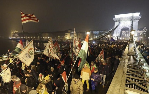 У Будапешті тривають протести через  закон про рабство 