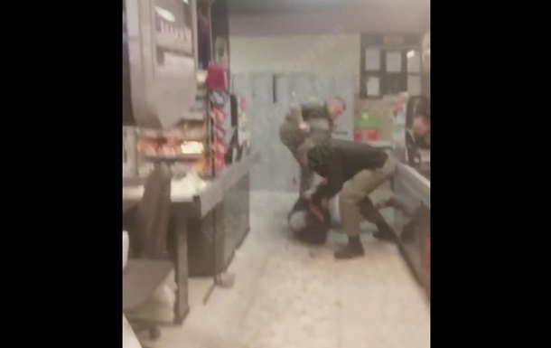У Києві охоронці побили покупців магазину