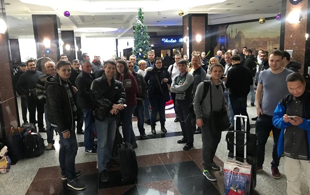 З аеропорту Стамбула другу добу не можуть вилетіти 200 українців