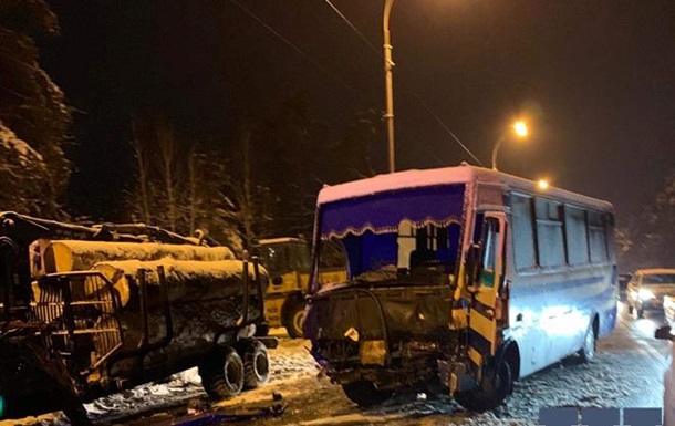 Под Киевом из-за ДТП образовалась километровая пробка