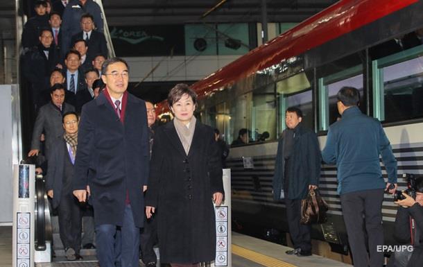 КНДР и Южная Корея провели церемонию соединения железных дорог