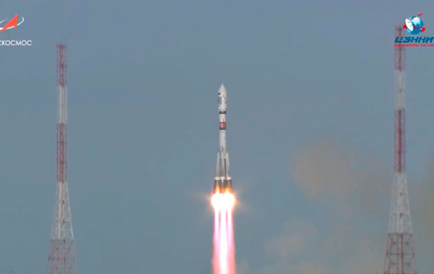 Россия запустила ракету Союз-2 с 28 спутниками 