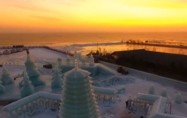 В Китае создали гигантский ледяной город