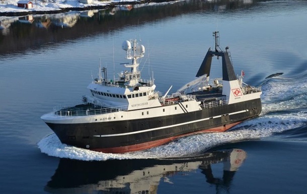 Поблизу Норвегії тоне судно з 14 людьми на борту