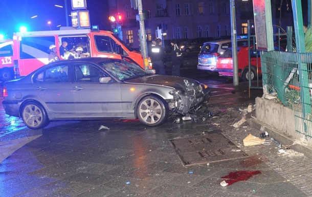 У Берліні автомобіль збив п ятьох людей на тротуарі