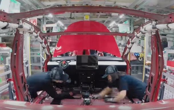 Збирання Tesla Model 3 показали на відео