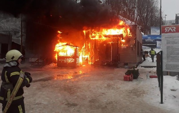 В Киеве горел прокат лыж на Протасовом Яру
