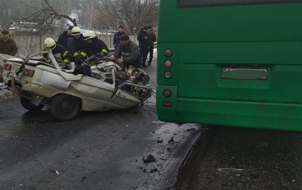 Под Киевом Запорожец столкнулся с маршруткой: трое погибших