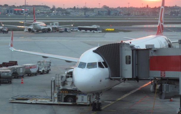 В аеропорту Львова літак викотився за злітну смугу