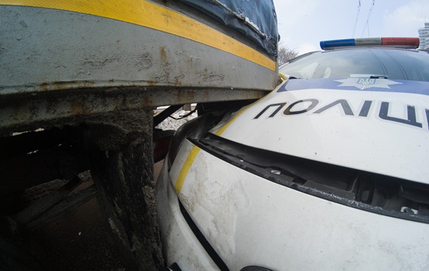 В Киеве случилось ДТП с участием полицейского авто