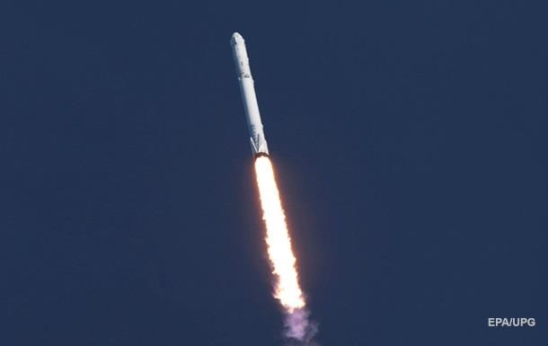 SpaceX запустила ракету Falcon 9 з десятьма супутниками