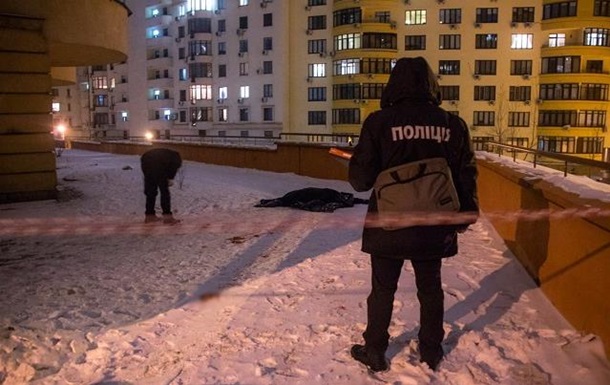 У Києві з 24-го поверху викинувся чоловік