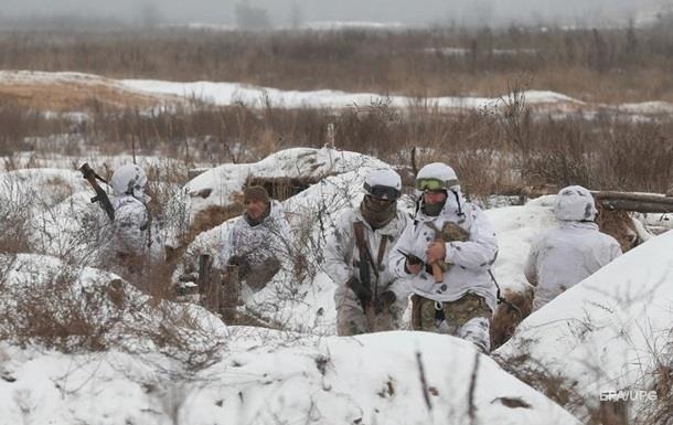 Доба на Донбасі: один військовий загинув, двоє поранені