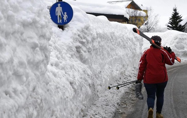 Сніговий хаос в Альпах сягнув піку