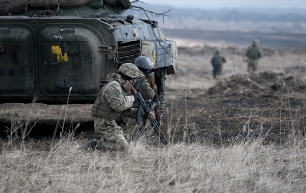 Сутки на Донбассе: пять обстрелов, ранен военный