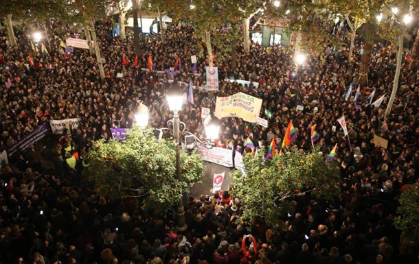 В Іспанії пройшли масові протести феміністок проти ультраправих