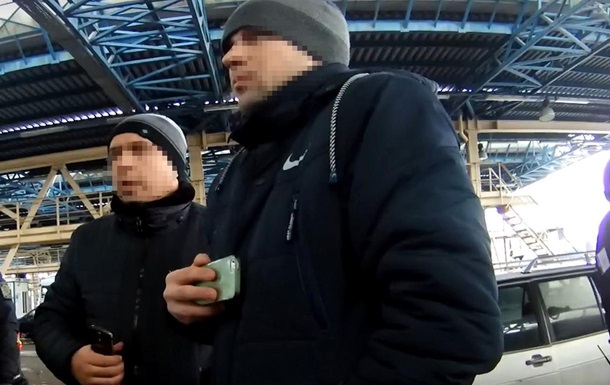 За відеозйомку прикордонників двом українцям виписали штрафи