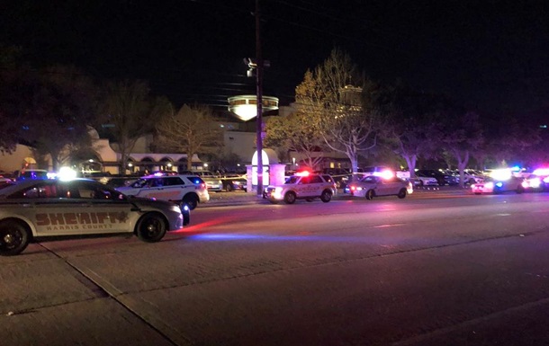 На улице Техаса мужчина расстрелял бывшую жену и дочь
