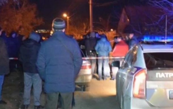 У Миколаєві напали на таксиста і викрали його авто