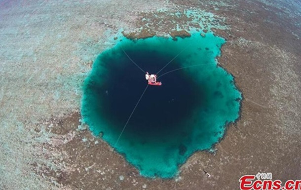 У Китаї знайдена найглибша в світі блакитна діра