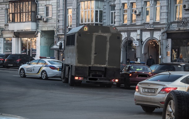 В Киеве МАЗ с нацгвардейцами столкнулся с авто