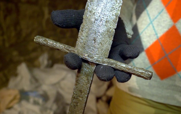 Во львовском подземелье нашли древний меч