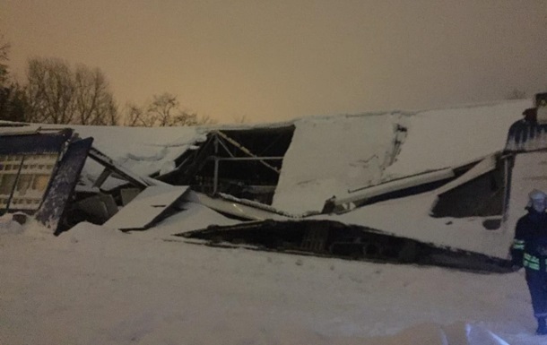 В Каменском рухнула крыша склада