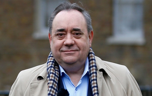 Экс-премьера Шотландии задержали по подозрению в домогательстве