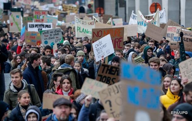 У Брюсселі тисячі школярів вийшли на марш на захист клімату