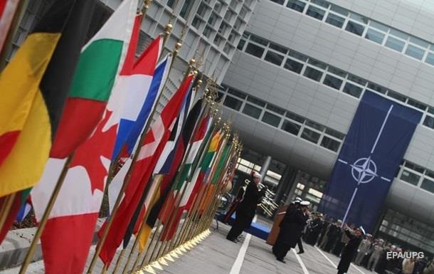 НАТО і Росія в Брюсселі обговорюють ракетний договір