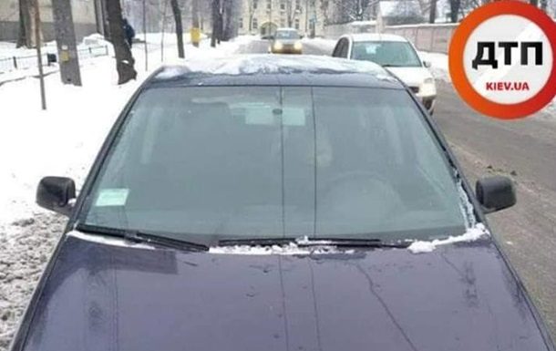 У Києві за кермом Volkswagen помер чоловік