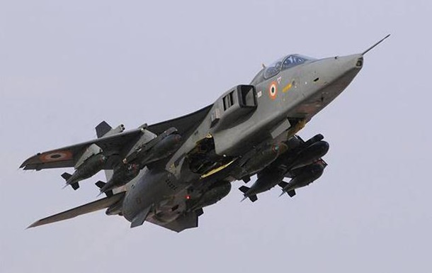 В Индии разбился военный самолет